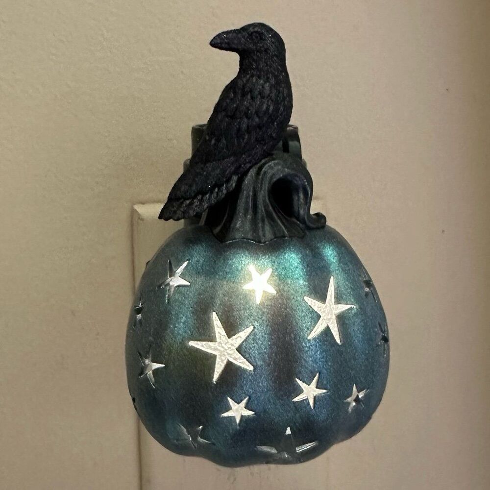 Bath & Body Halloween Raven Crow Halloween Starry Pumpkin Night Light Wallflower